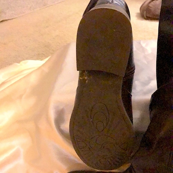 Brown knee high boots - Picture 4 of 5